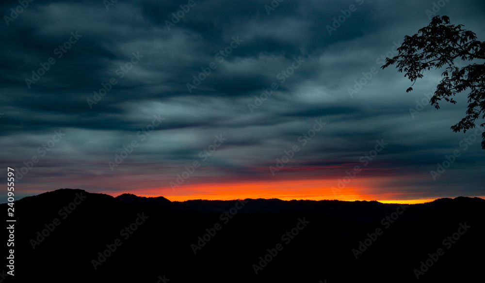 Obraz premium sunrise on dark sky background.