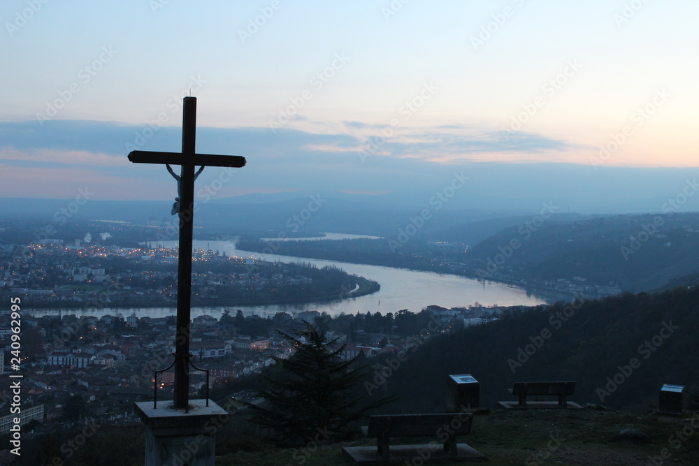 LE FLEUVE RHONE AU NIVEAU DE CONDRIEU - COUCHER DE SOLEIL LE FLEUVE RHONE AU NIVEAU DE CONDRIEU - COUCHER DE SOLEIL