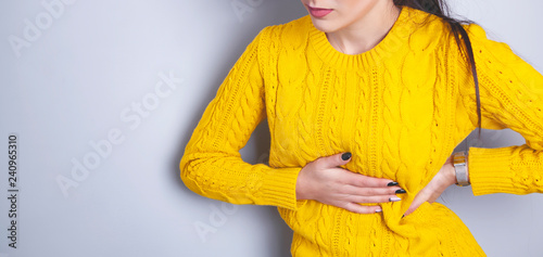 Canvas-taulu girl chest pain