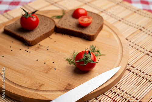 Sausage with black bread and tomate for lunch, Black bread with tomato on the wooden background, Tomates with black bread, 