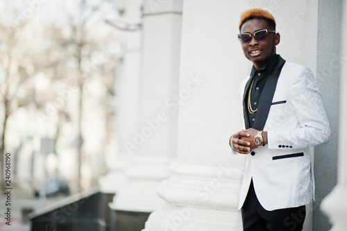 Chic handsome african american man in white suit and sunglasses. © AS Photo Family