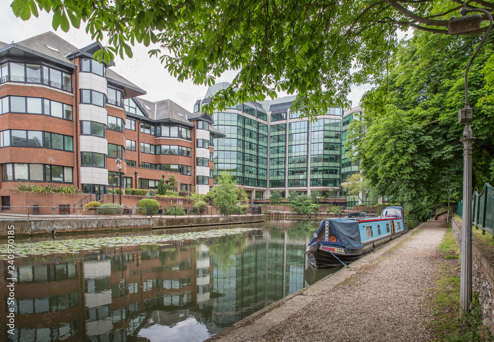 Fototapeta premium Canal boat moored in Reading