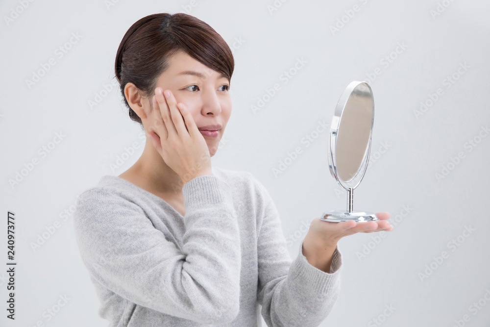 美肌の女性（笑顔）