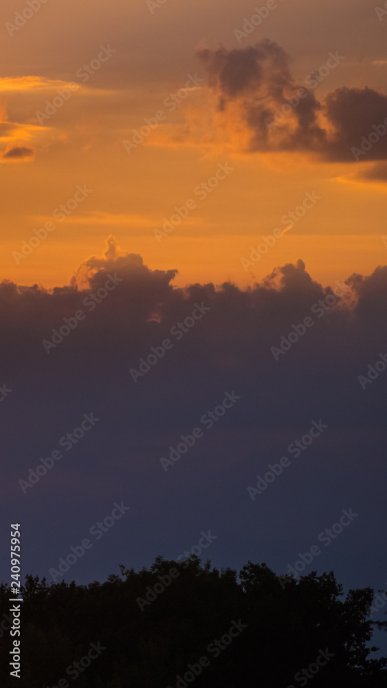 Fototapeta premium Smartphone HD wallpaper of beautiful sunset with spectacular clouds near Ramsdorf - Bavaria - Germany