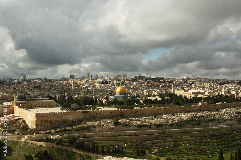 Fototapeta premium View of Jerusalem from Mount of Olives, the old city