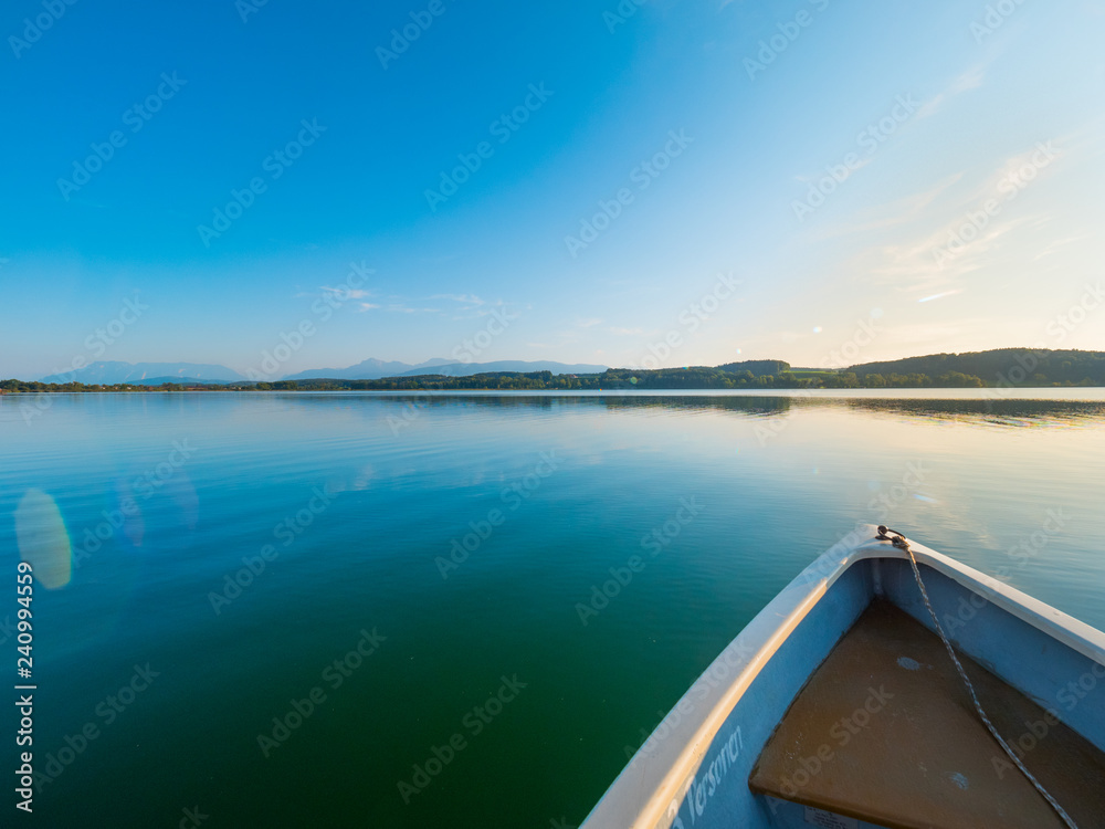 Boot auf dem Waginger See im Sommer