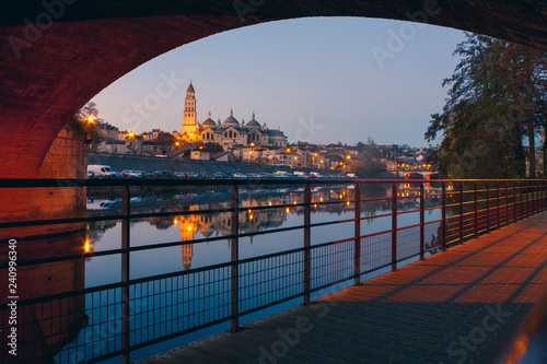 Tableau sur toile La cathédrale Saint-Front sous le pont Saint-Georges