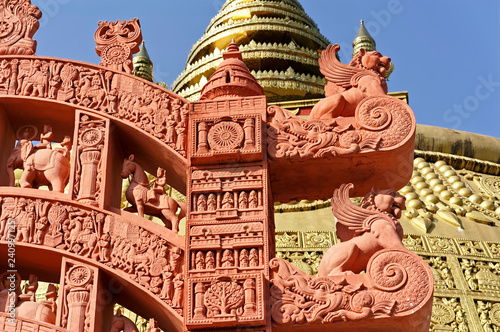 Détail entrée de pagode à Sagaing