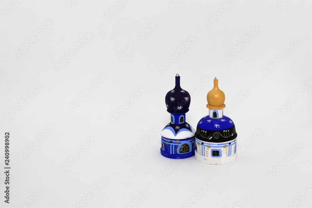 Obraz premium Couple wood painted cupola tower toy, orthodox towers toy, souvenir russian style isolated on white background.