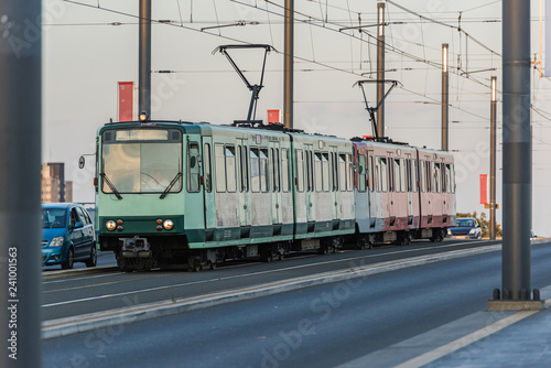 Bonn – Straßenbahn auf der Kennedybrücke