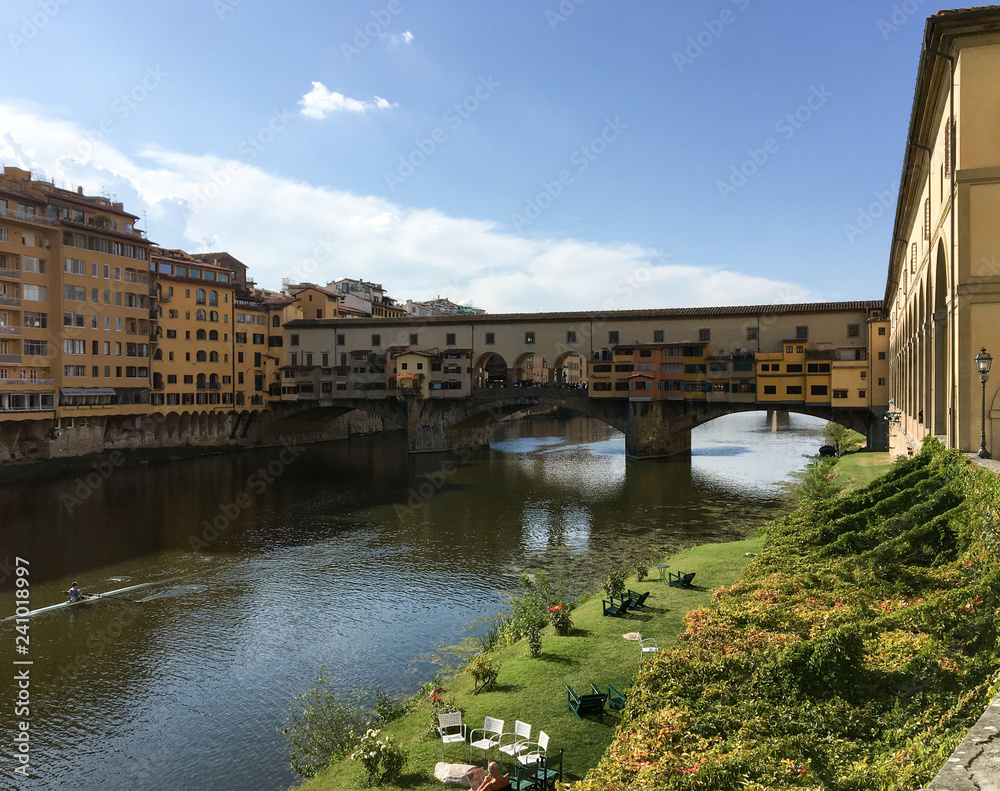 Fototapeta premium Medieval Ponte Vecchio bridge over the Arno River in Florence in Autumn, Tuscany, Italy