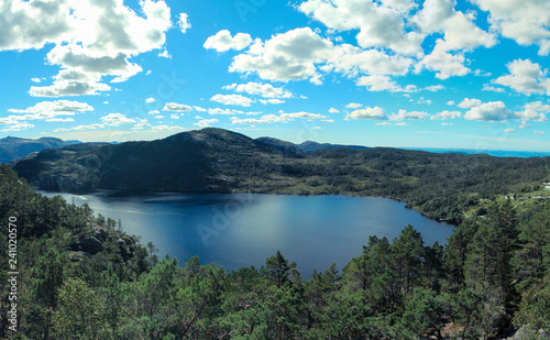 Fototapeta Naklejka Na Ścianę i Meble -  lake and mountains in Norway
