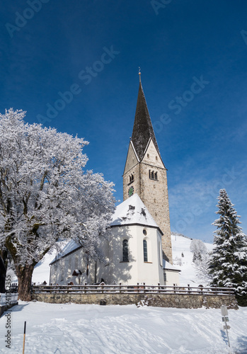 Dorfkirche im Winter © Gerhard Paukstat