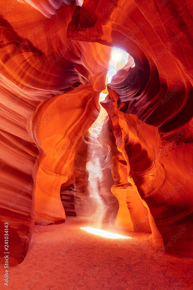 Magical und colorful Antelope Canyon. Ghost and Phantom. Sunlight and sunbeam im famous Canyon Antelope.  - obrazy, fototapety, plakaty 