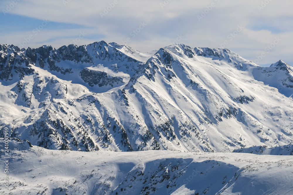 Obraz premium Winter landscape with hills covered with snow at Pirin Mountain, view from Todorka peak, Bulgaria