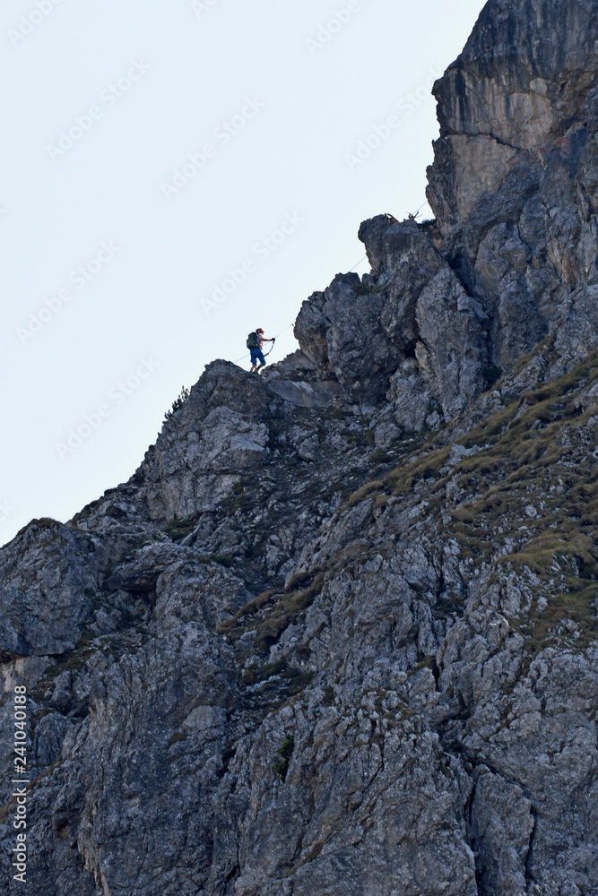 kletterer an der kanzelwand im kleinwalsertal kletterer an der kanzelwand im kleinwalsertal