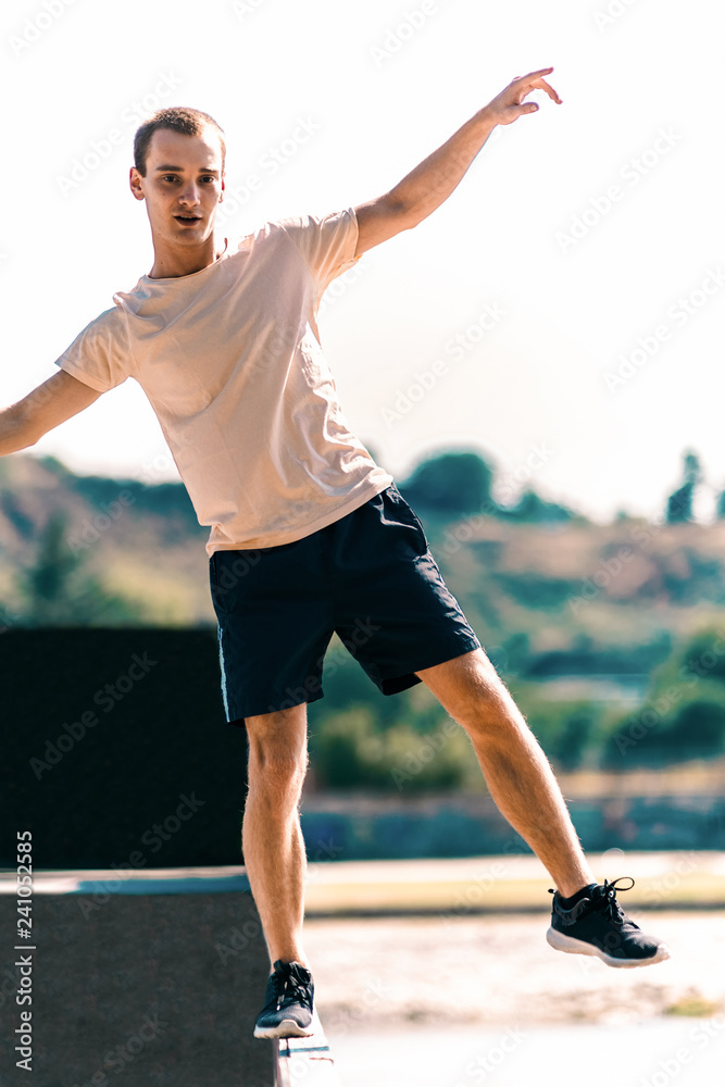 Fototapeta premium Man balancing his body while walk on the edge
