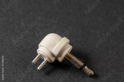 two poles ac/dc plug 3.5mm L configuration photo