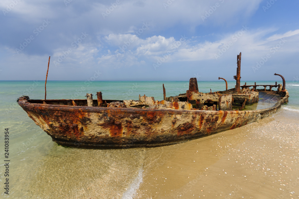 Naklejka premium Rusty shipwreck