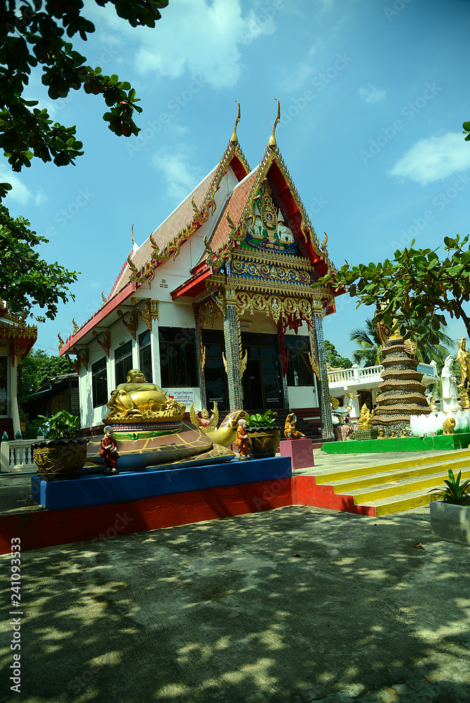 Naklejka premium Tempel und Buddhastatuen in Thailand