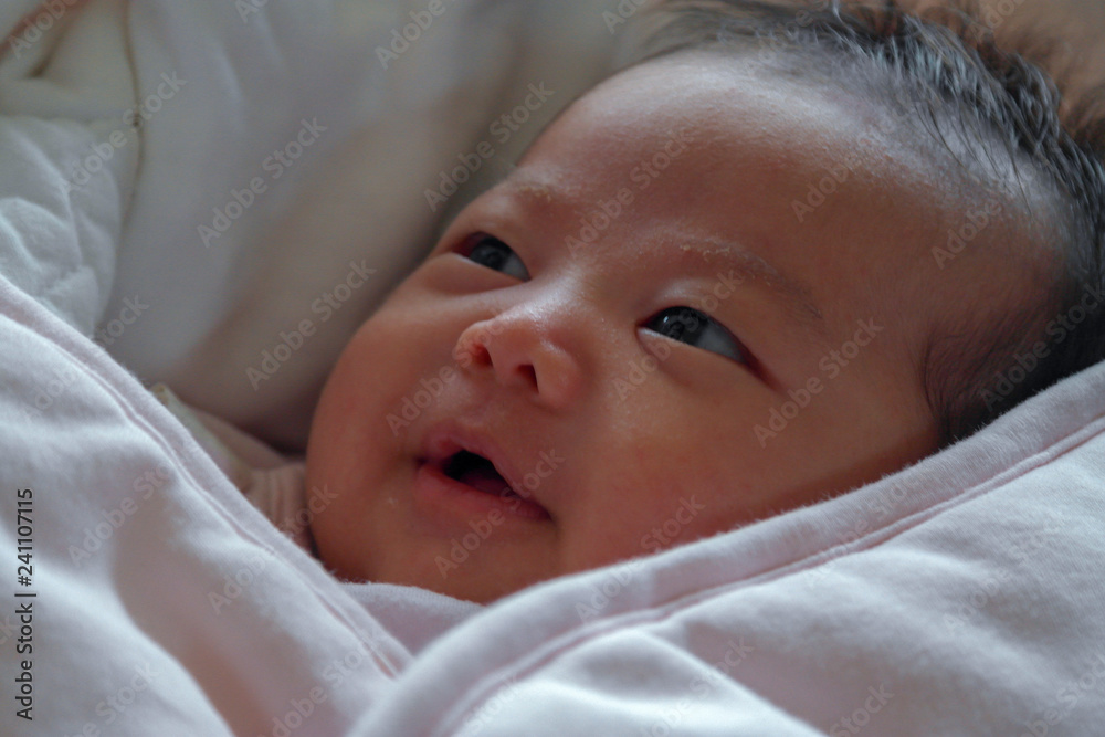 bébé fille métisse 6 mois franco chinois Photos