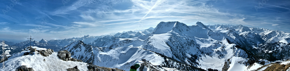 Winterliches Bergpanorama in den Allgäuer Hochalpen