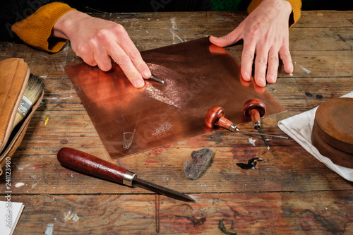 Foto Gravure au burin, technique de l'estampe, geste et outils
