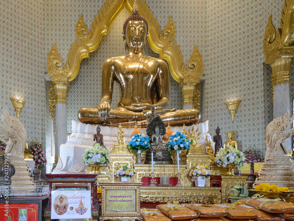  Templo del Buda de oro o Wat Traimit, contiene una estatua de buda en oro macizo, la más importante del mundo,Bangkok, Tailandia.