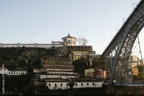 Serra do Pilar e parte da ponte de Dom Luis - vista para a margem sul do rio Douro no Porto