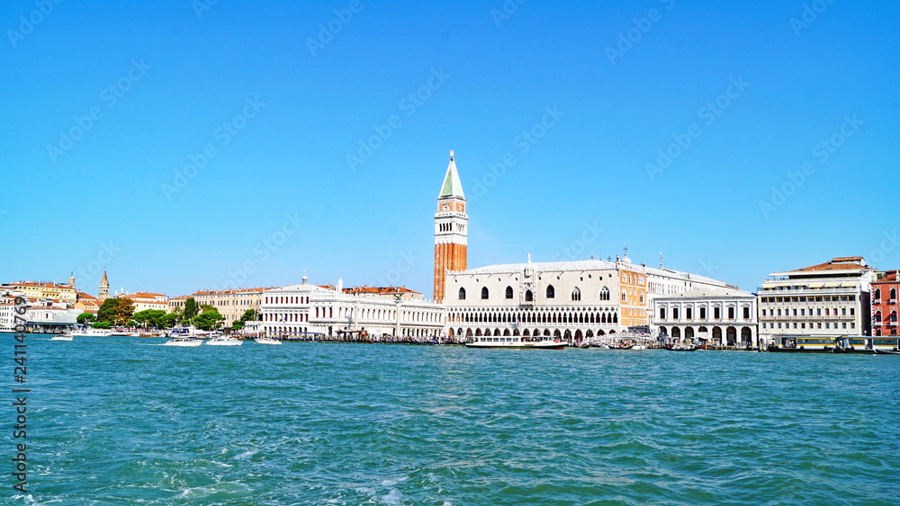 Vista de Venecia desde el mar, Italia, Europa Vista de Venecia desde el mar, Italia, Europa