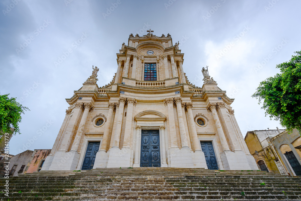 Obraz premium The temple in the style of Barocco in the old town of Modica, Sicily, Italy
