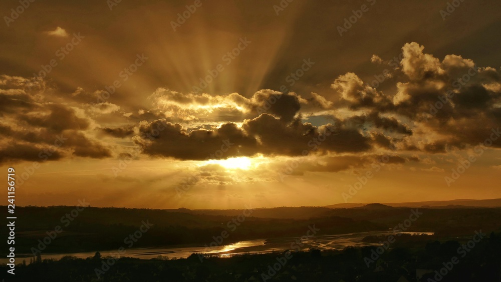 Obraz premium Sunset over the river