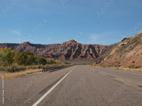 panorama asphalté du désert du Utha, U.S