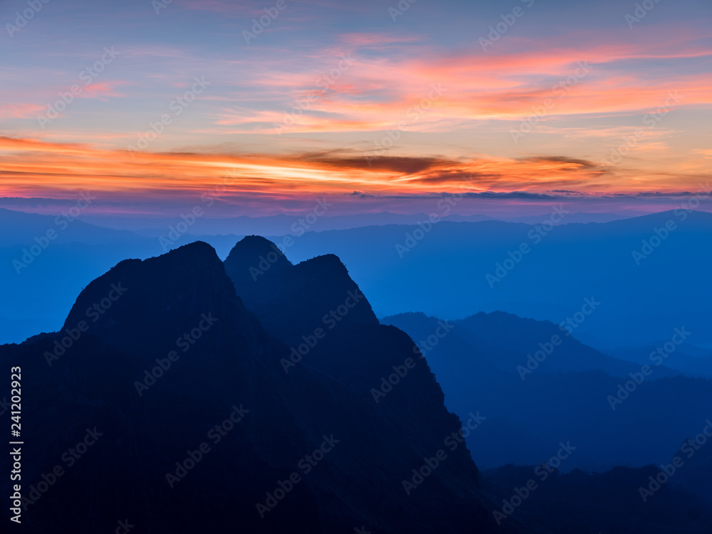 Obraz premium Mountain with mist 