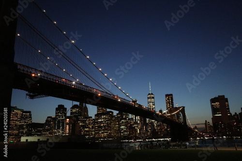 ブルックリン　橋　夜景 © 真梨乃 水本