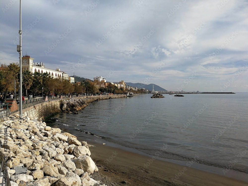 Salerno - Scorcio panoramico del lungomare dalla spiaggia di Santa Teresa