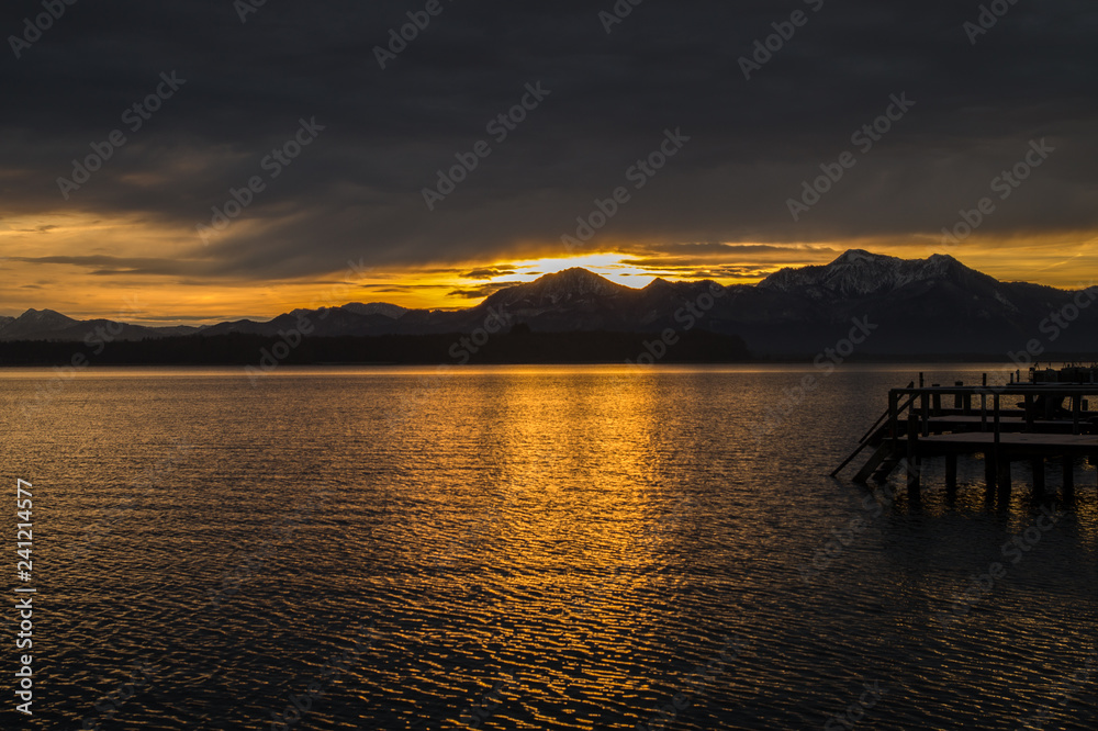 Goldener Sonnenaufgang am Chiemsee