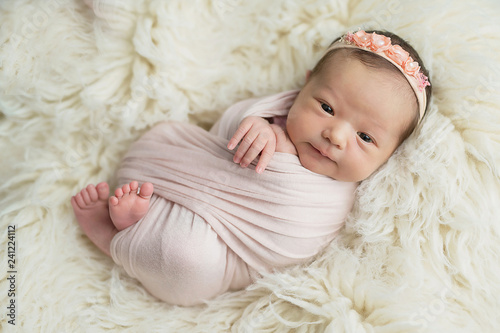 фотографія Cute newborn baby girl lies  in  blanket