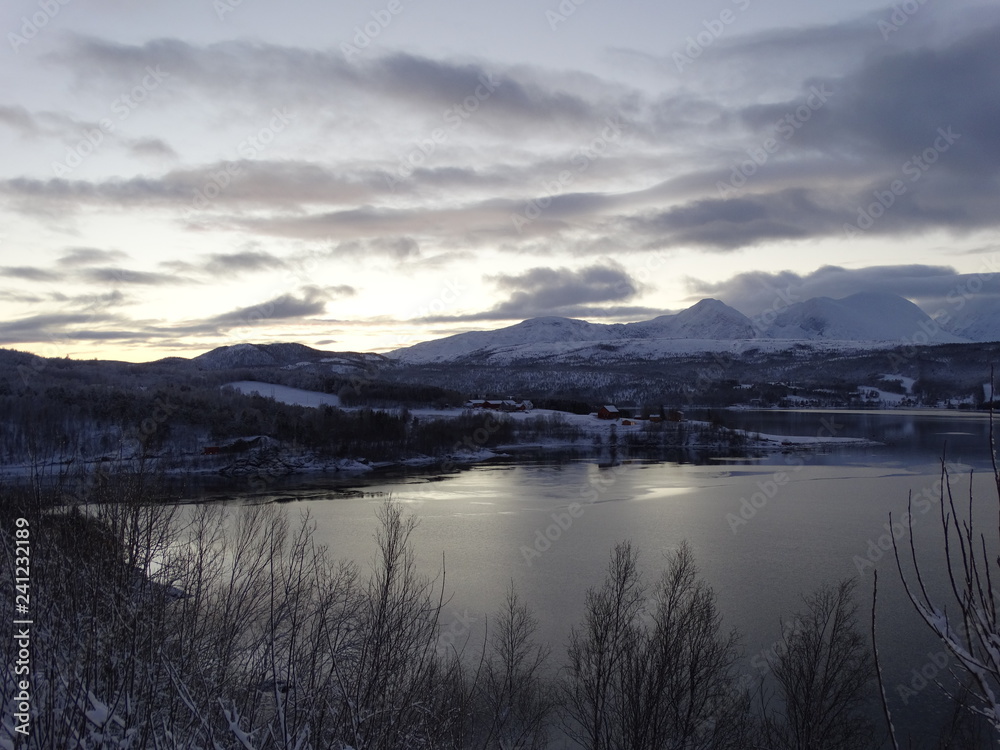 Ausblick auf einen Fjord