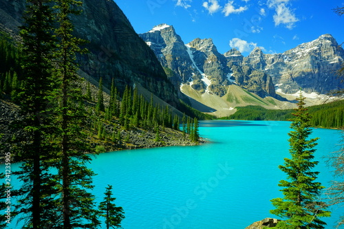 Fototapeta Naklejka Na Ścianę i Meble -  Moraine Lake - Valley of the ten peaks, Rocky Mountains, Banff, Alberta