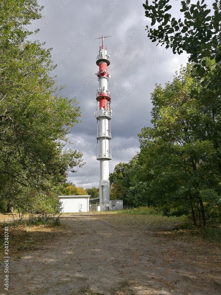 Obraz premium Funkturm auf dem Melibokus im Odenwald