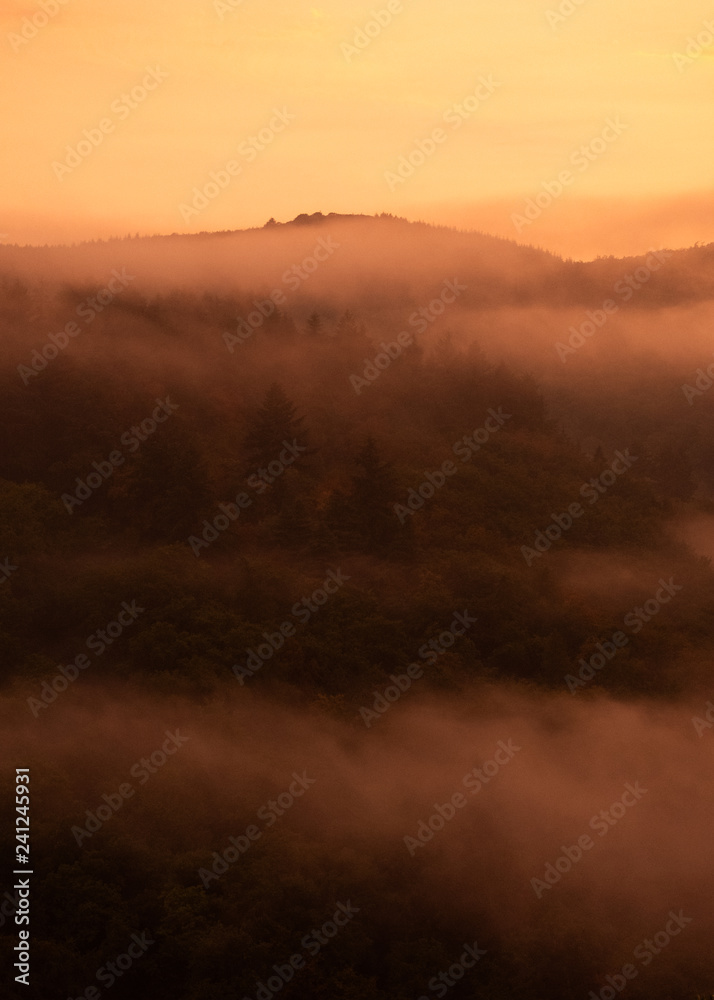 Fototapeta premium Glühender Nebel