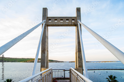 Foto Bridge like stair walk in Sant Pauls bay Malta
