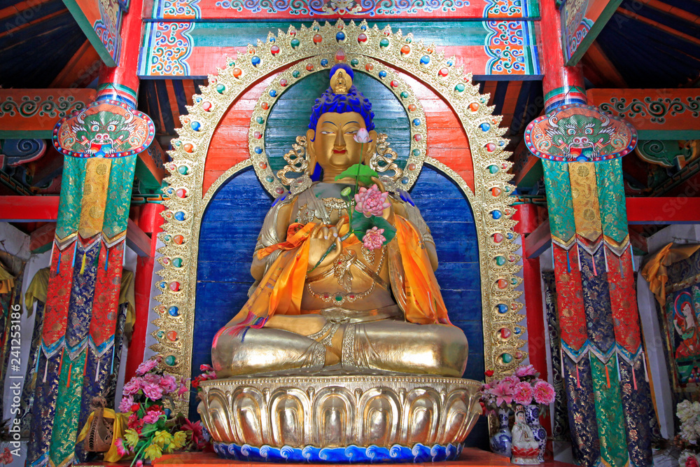 Obraz premium figure of Buddha and Prayer flag in the Five Pagoda Temple, Hohhot city, Inner Mongolia autonomous region, China