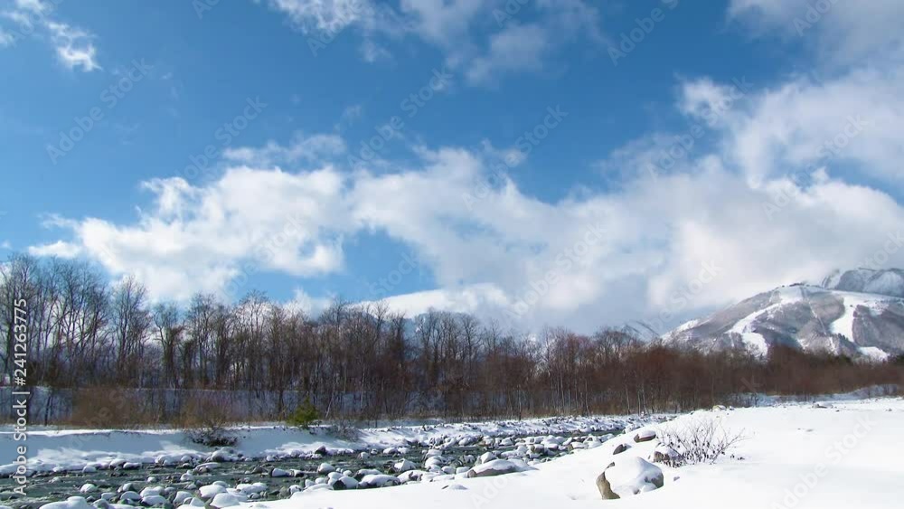 長野県白馬村 冬の雪山と雲のタイムラプス