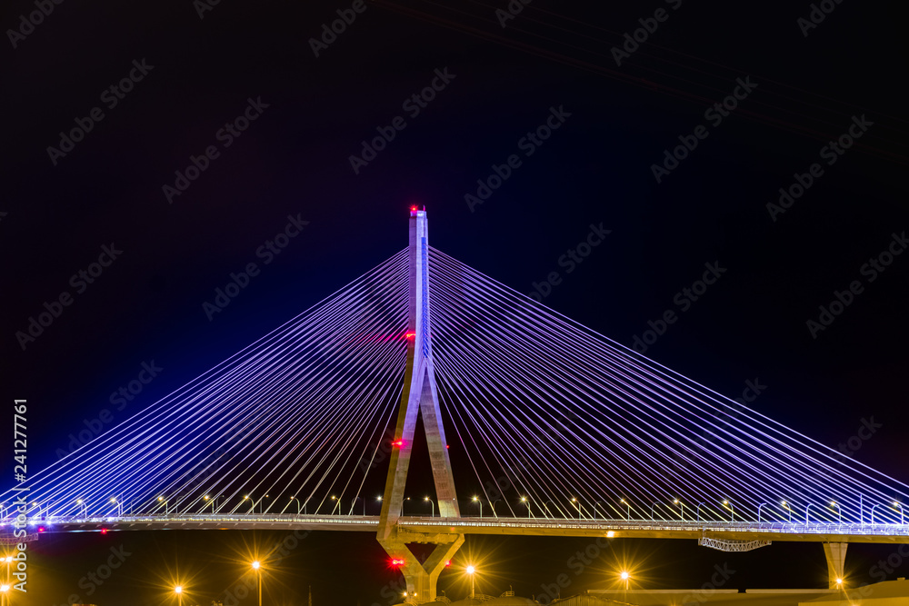 Obraz premium Puente en la noche