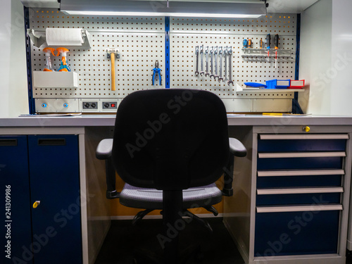 Table. Tool. Toolbox. Retra...