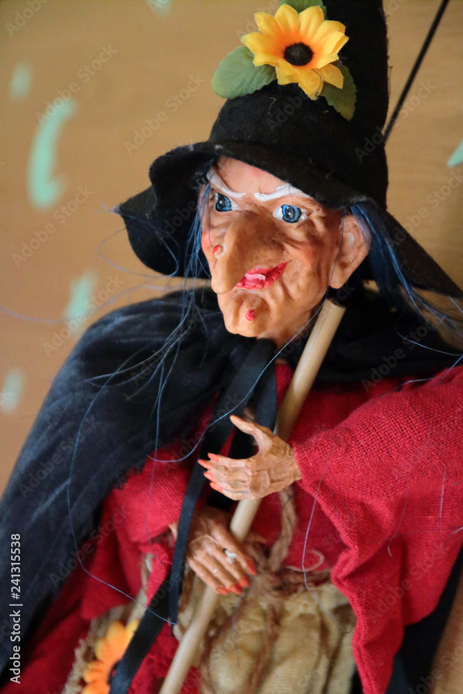 BEFANA STREGA PER LE FESTE NATALIZIE, EPIPHANY WITCH FOR CHRISTMAS HOLIDAYS