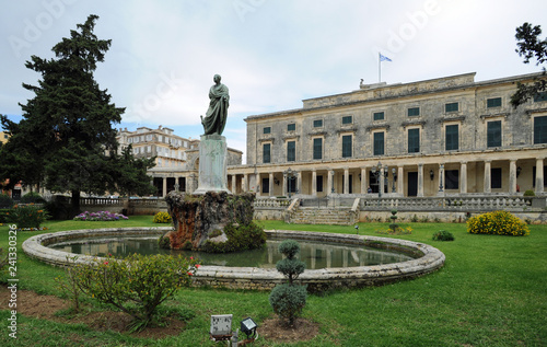 Le palais royal de la ville de Corfou photo