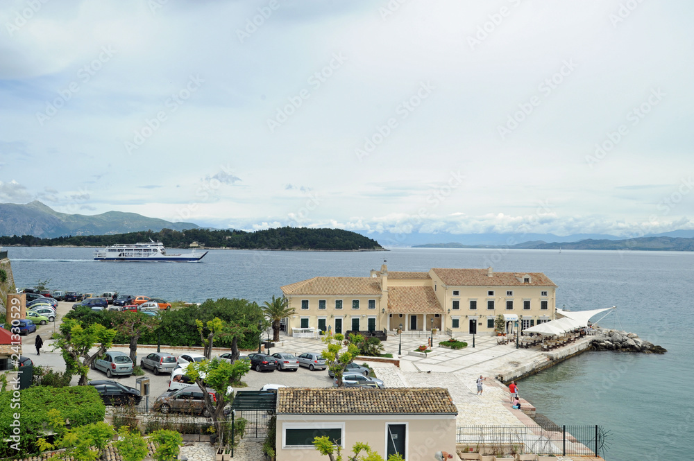 Le port de Faliraki de la ville de Corfou